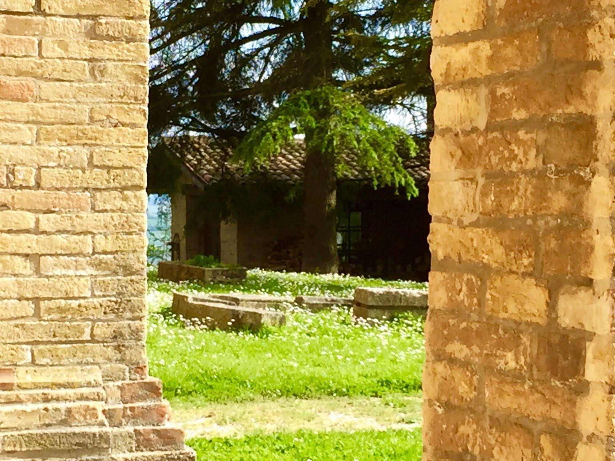 Convento Di San Francesco Mondaino Panzió Kültér fotó